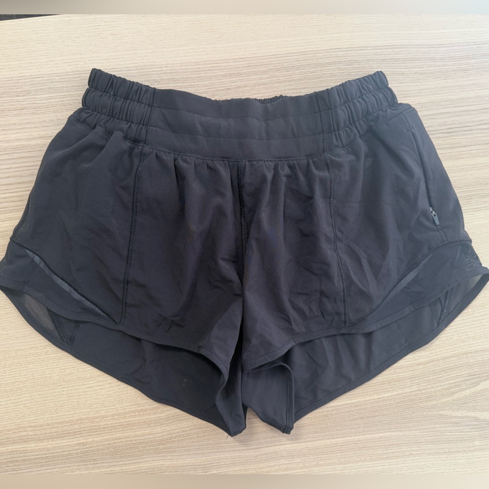 lululemon Hotty Hot Low-Rise Lined Short 2.5” - Black - Picture 3 of 4